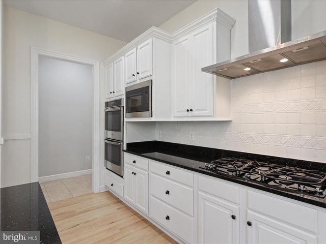 904 LOCUST ST, Herndon, VA 20170
