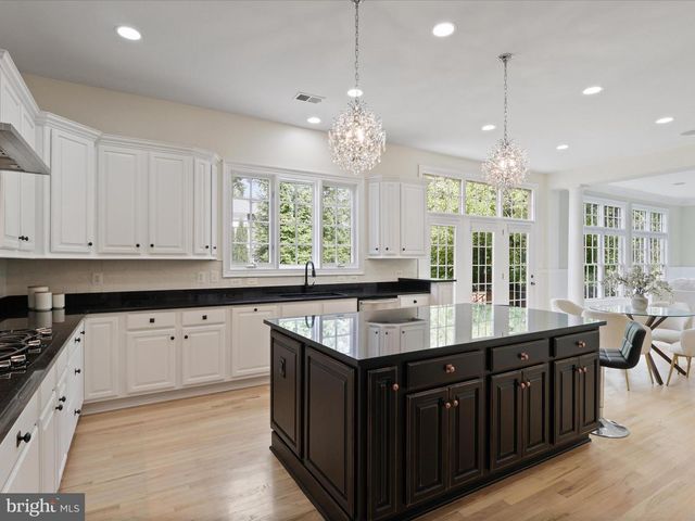 904 LOCUST ST, Herndon, VA 20170