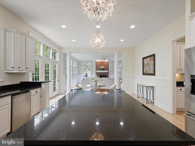 904 LOCUST ST, Herndon, VA 20170