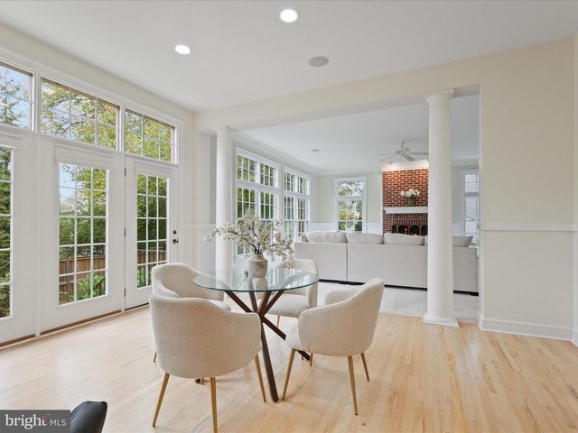 904 LOCUST ST, Herndon, VA 20170