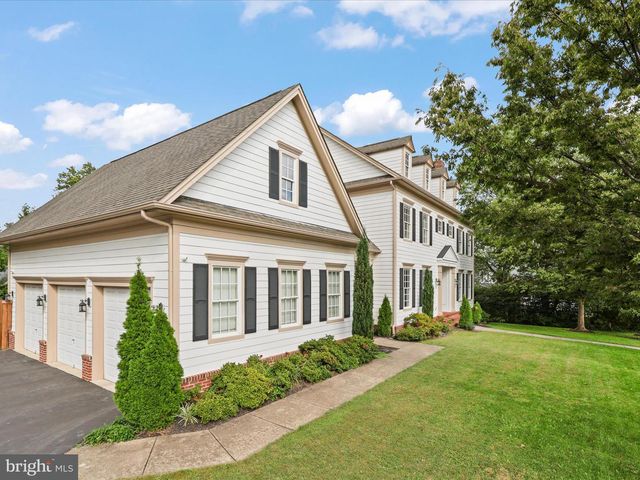 904 LOCUST ST, Herndon, VA 20170