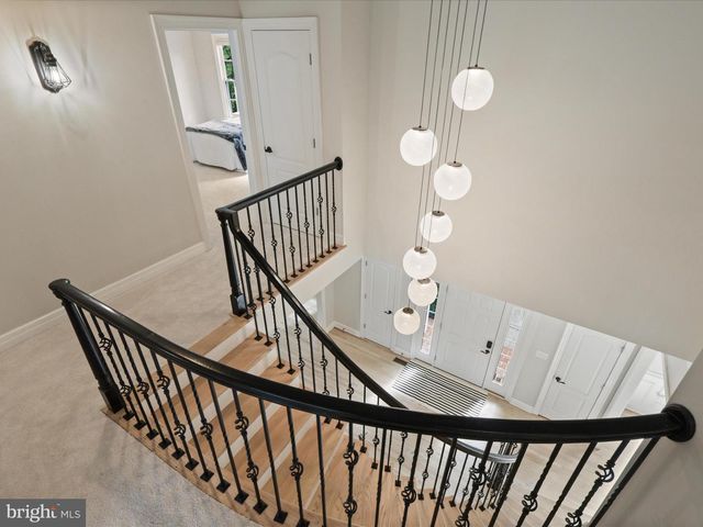 904 LOCUST ST, Herndon, VA 20170