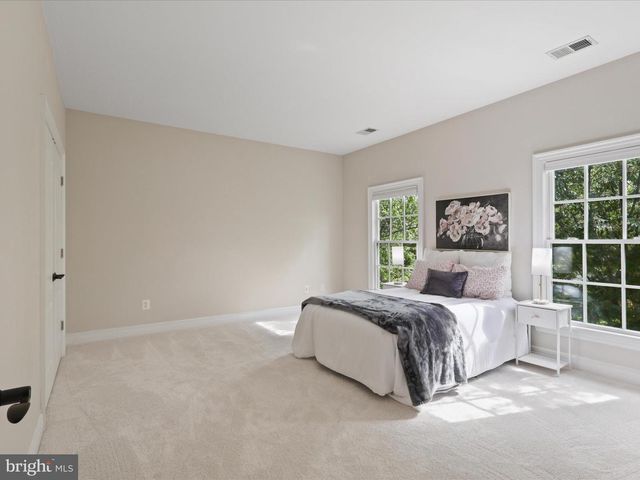 904 LOCUST ST, Herndon, VA 20170
