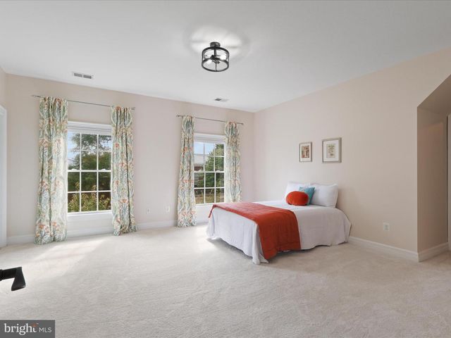 904 LOCUST ST, Herndon, VA 20170