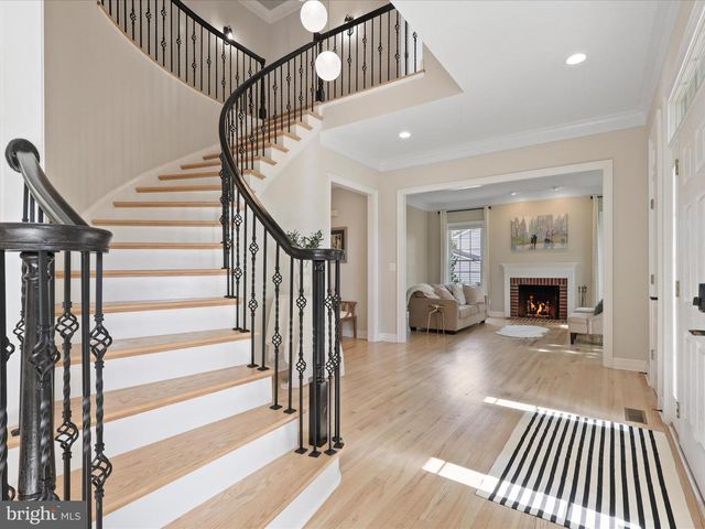 904 LOCUST ST, Herndon, VA 20170