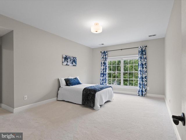 904 LOCUST ST, Herndon, VA 20170