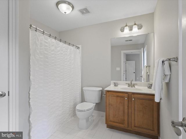 904 LOCUST ST, Herndon, VA 20170