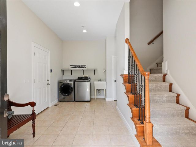 904 LOCUST ST, Herndon, VA 20170