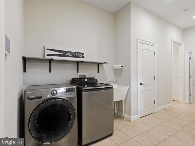 904 LOCUST ST, Herndon, VA 20170