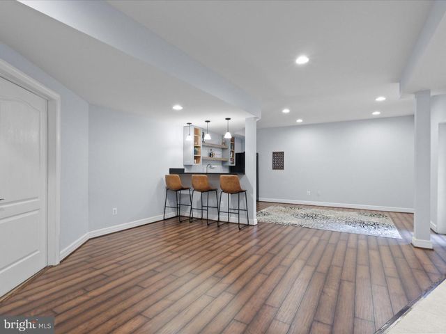 904 LOCUST ST, Herndon, VA 20170
