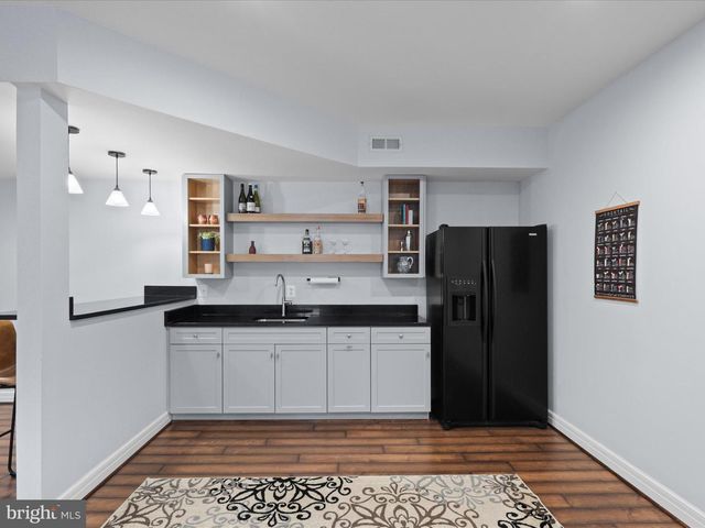 904 LOCUST ST, Herndon, VA 20170