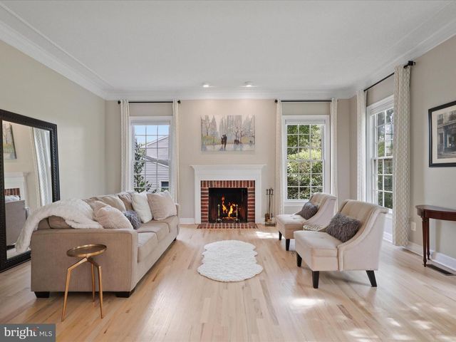 904 LOCUST ST, Herndon, VA 20170