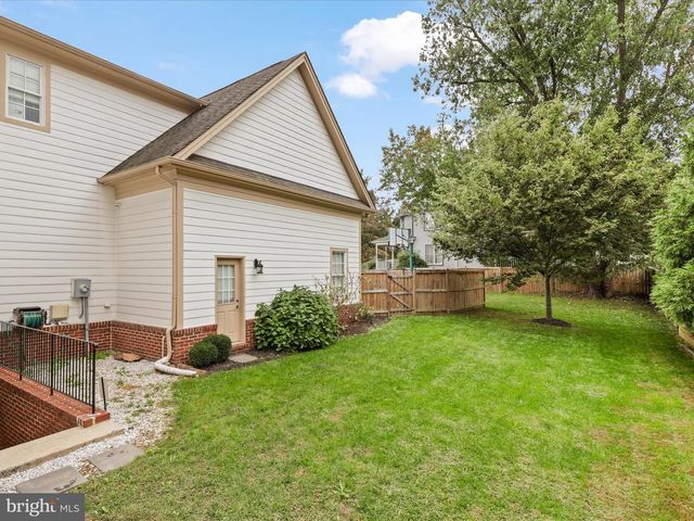 904 LOCUST ST, Herndon, VA 20170