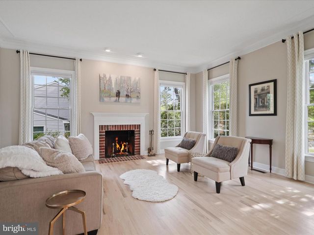 904 LOCUST ST, Herndon, VA 20170