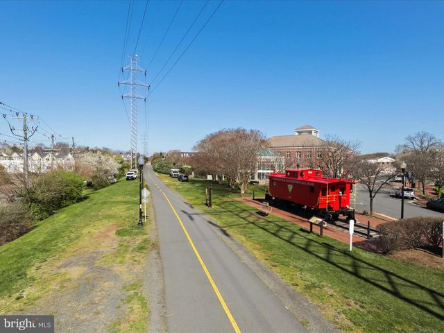 904 LOCUST ST, Herndon, VA 20170