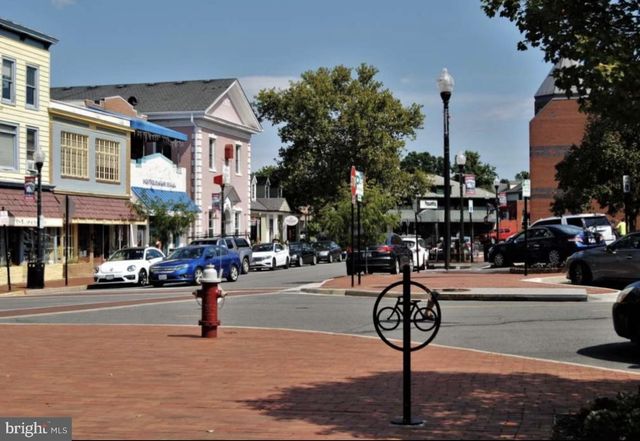 904 LOCUST ST, Herndon, VA 20170