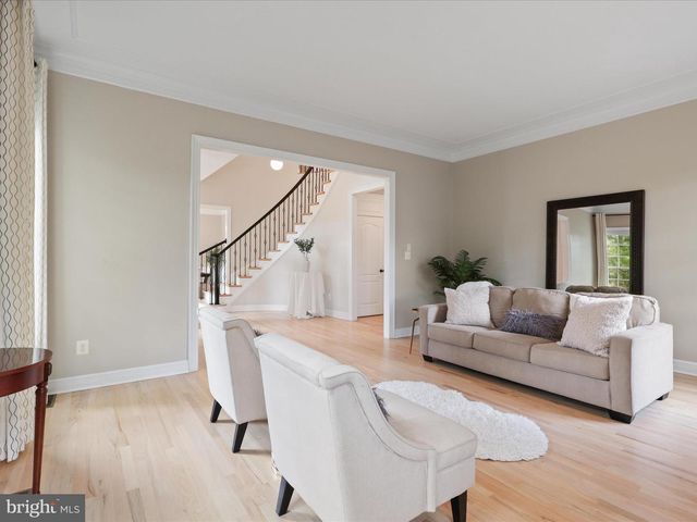 904 LOCUST ST, Herndon, VA 20170