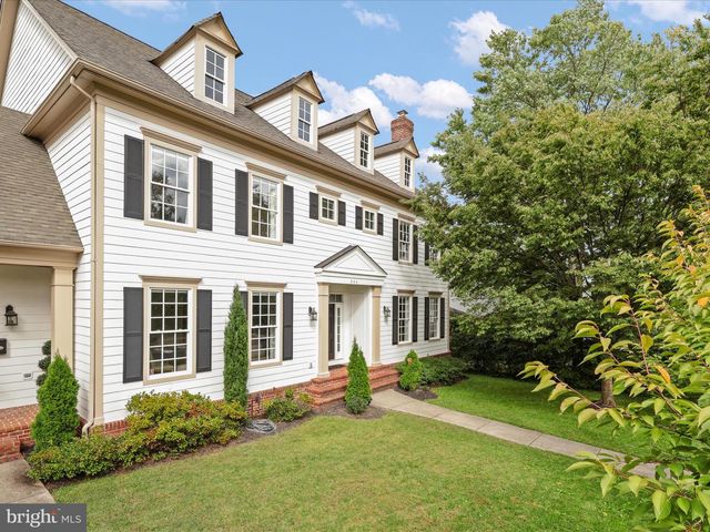 904 LOCUST ST, Herndon, VA 20170