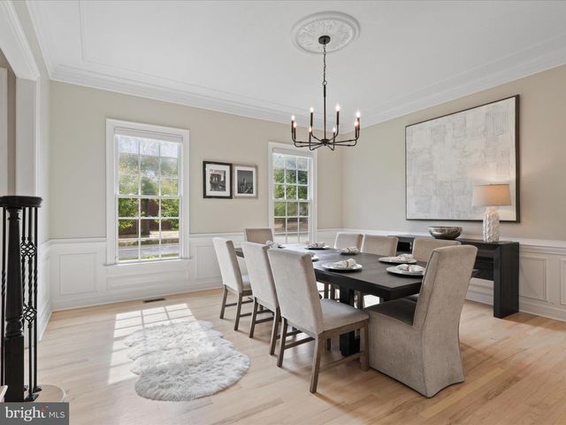 904 LOCUST ST, Herndon, VA 20170