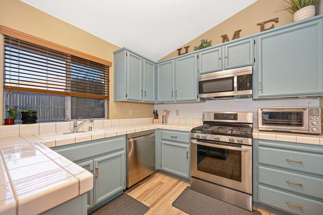 1375 Cobblestone Dr, Lincoln, CA 95648