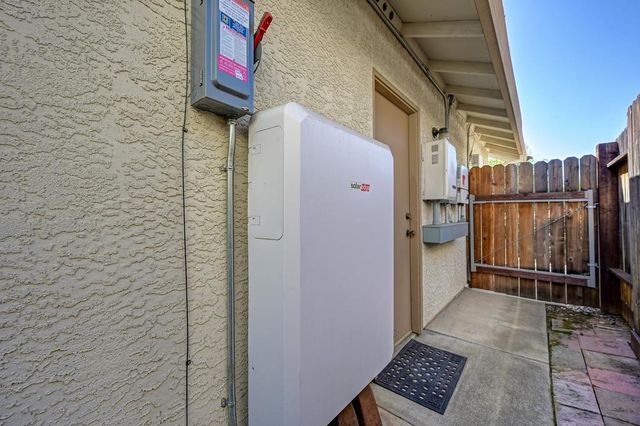 1375 Cobblestone Dr, Lincoln, CA 95648