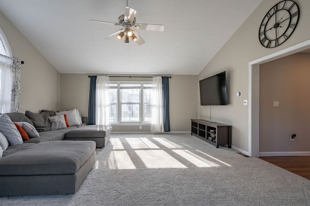 4 Chelsea Court, Nashua, NH 03062