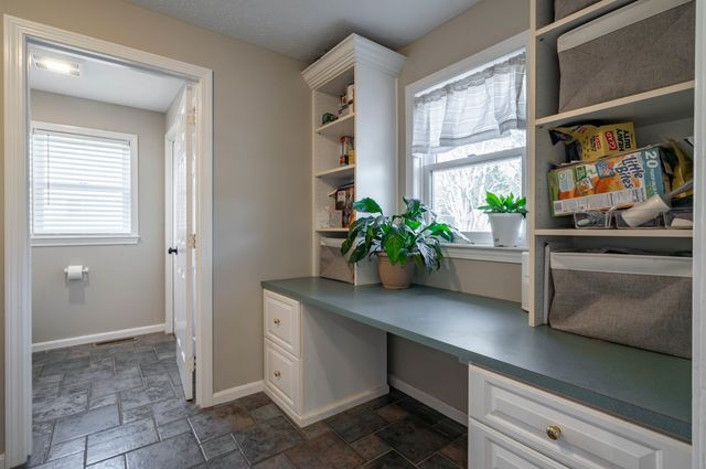 4 Chelsea Court, Nashua, NH 03062