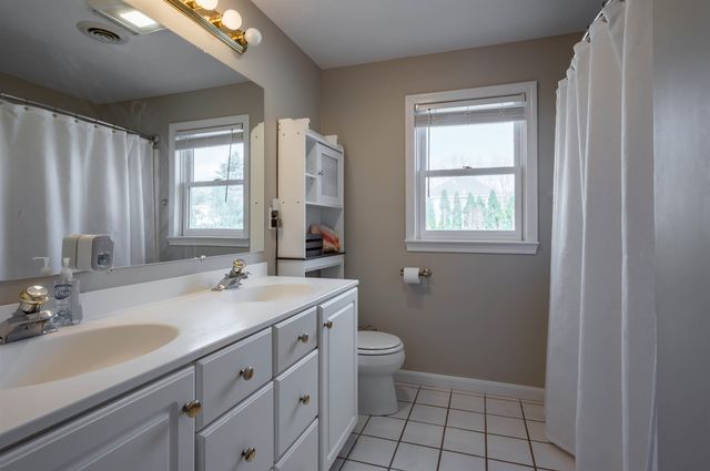 4 Chelsea Court, Nashua, NH 03062