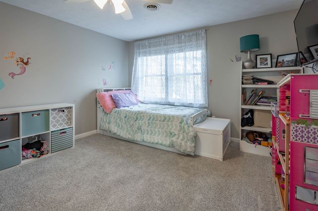 4 Chelsea Court, Nashua, NH 03062