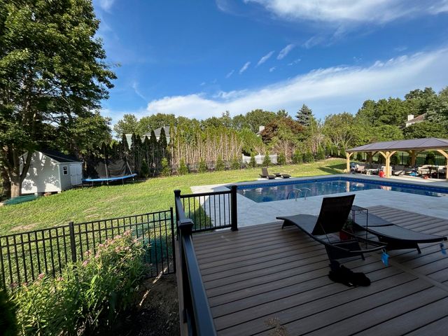 4 Chelsea Court, Nashua, NH 03062