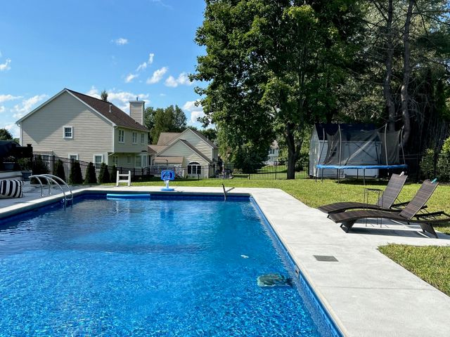 4 Chelsea Court, Nashua, NH 03062