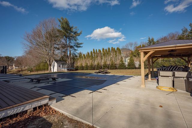 4 Chelsea Court, Nashua, NH 03062