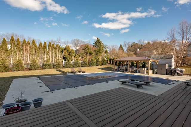 4 Chelsea Court, Nashua, NH 03062