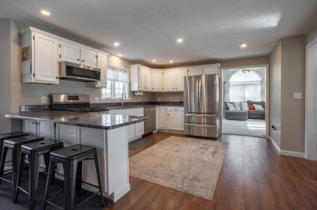 4 Chelsea Court, Nashua, NH 03062