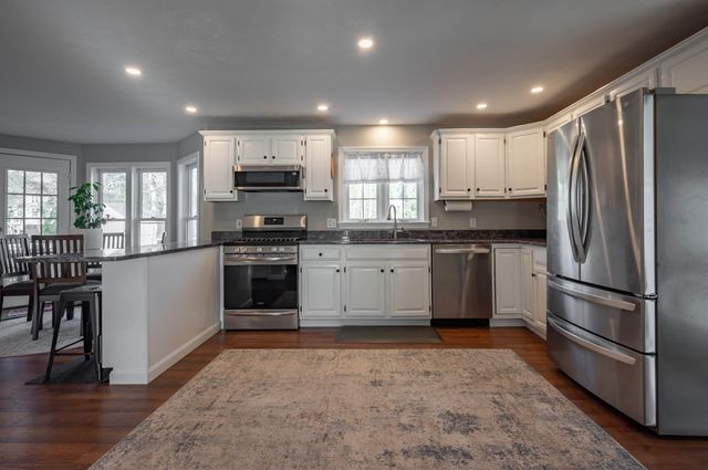 4 Chelsea Court, Nashua, NH 03062