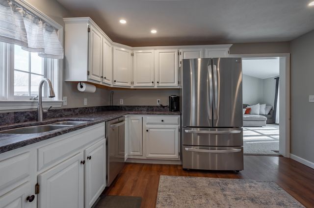 4 Chelsea Court, Nashua, NH 03062