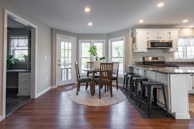 4 Chelsea Court, Nashua, NH 03062