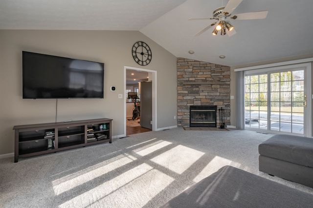 4 Chelsea Court, Nashua, NH 03062