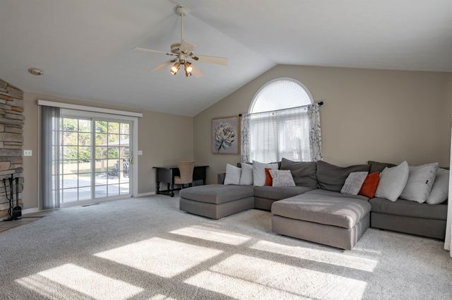 4 Chelsea Court, Nashua, NH 03062