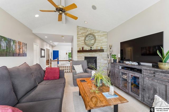 17419 Riviera Drive, Omaha, NE 68136
