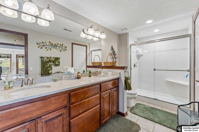 17419 Riviera Drive, Omaha, NE 68136