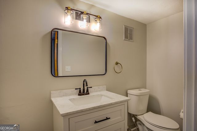 2270 Old Concord Dr SE, Covington, GA 30016