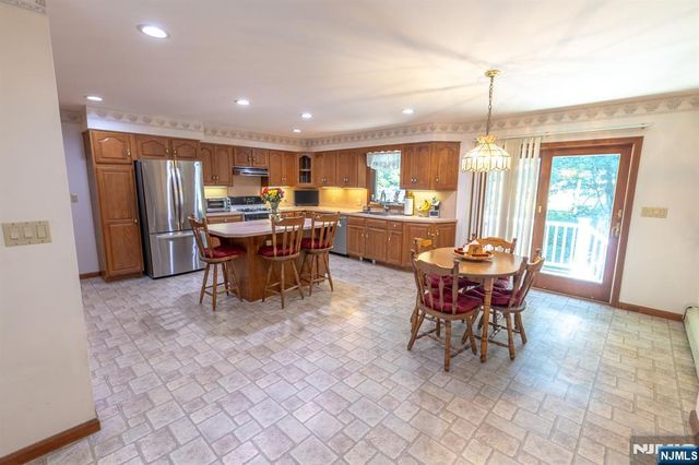 234 Palisade Avenue, Emerson, NJ 07630