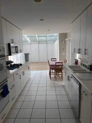 501 Kelburn Road, Deerfield, IL 60015