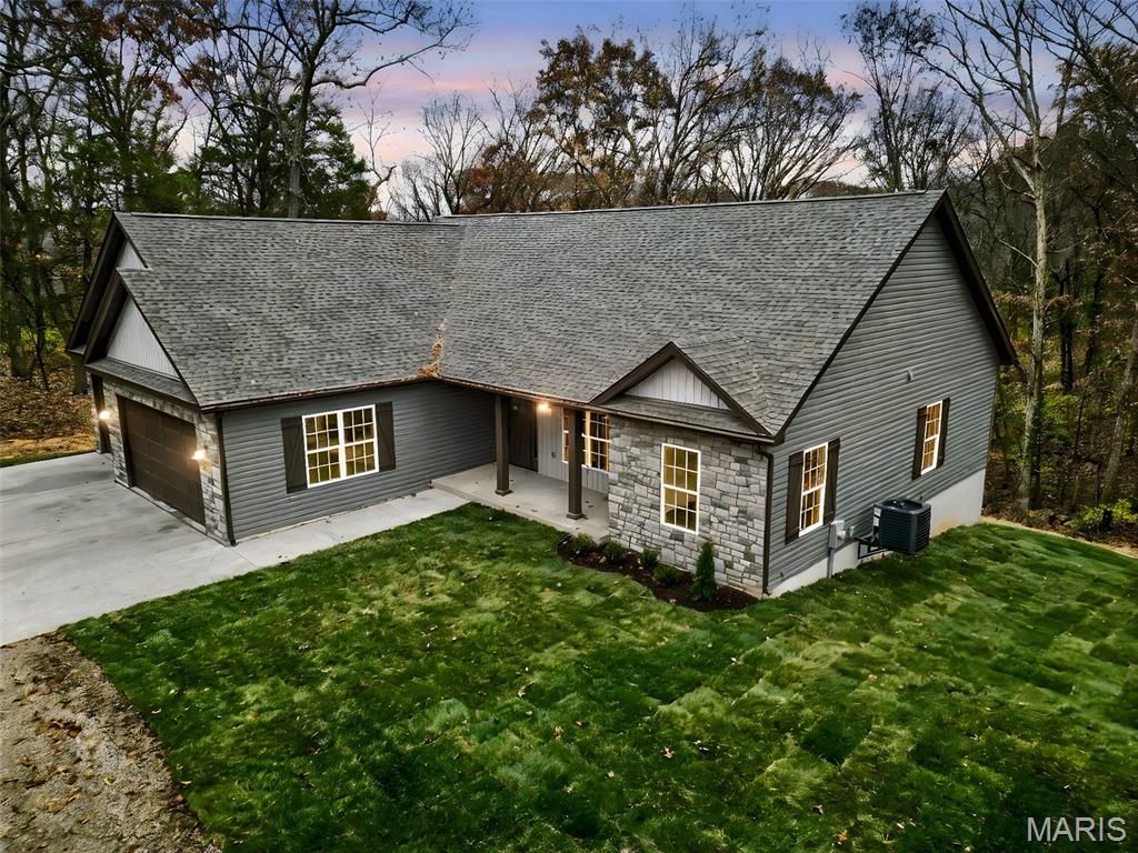 109 Jabin Farm Road, Wright City, MO 63390