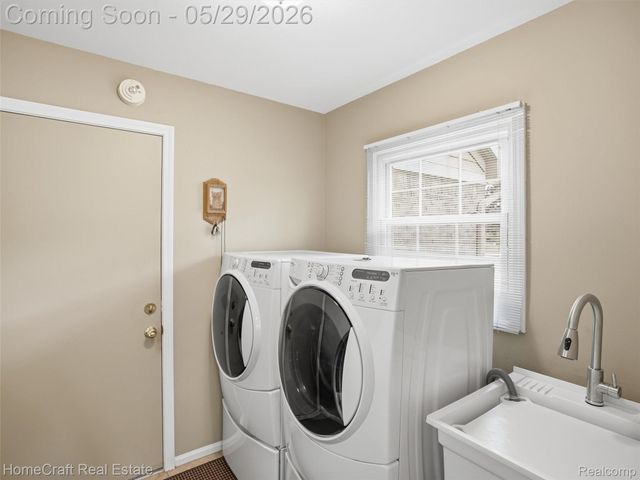 45088 DANBURY Road, Canton Charter Township, MI 48188