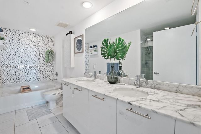 951 Brickell Ave 3207, Miami, FL 33131