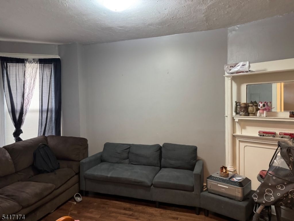 Image 10 of property listing at 40 N 7Th St, Newark City, NJ 07107