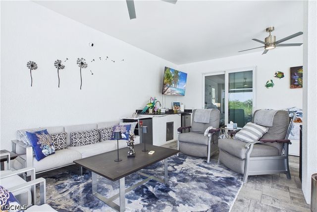 200 SW 30th AVE, Cape Coral, FL 33991