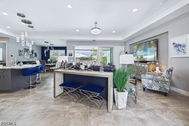 200 SW 30th AVE, Cape Coral, FL 33991